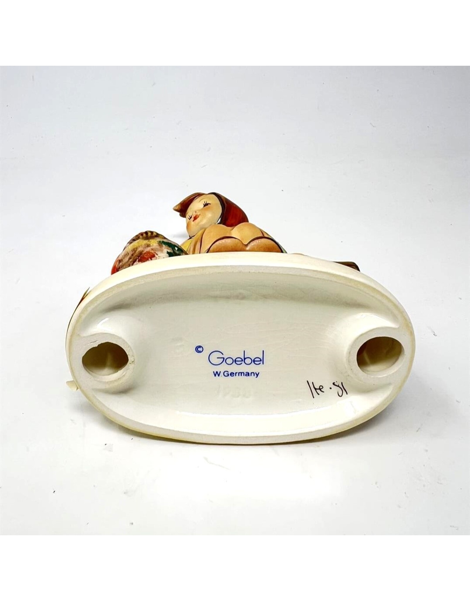 Hummel figurine - Just Resting 112/I 1981 Goebel