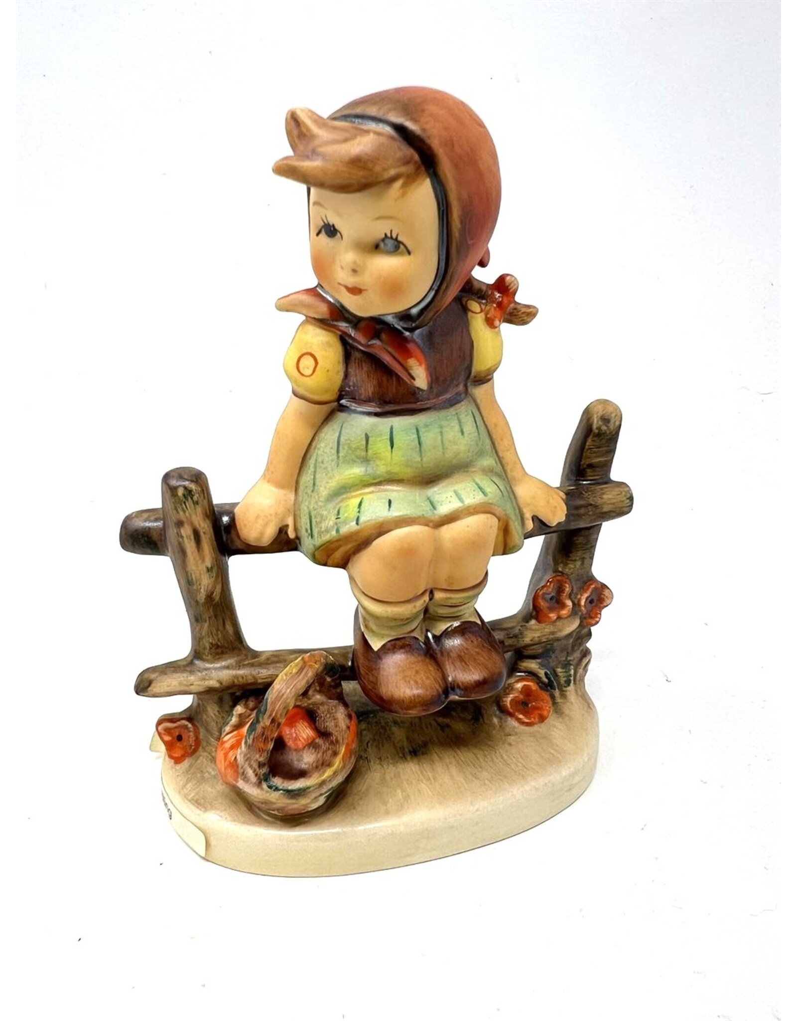 Hummel figurine - Just Resting 112/I 1981 Goebel
