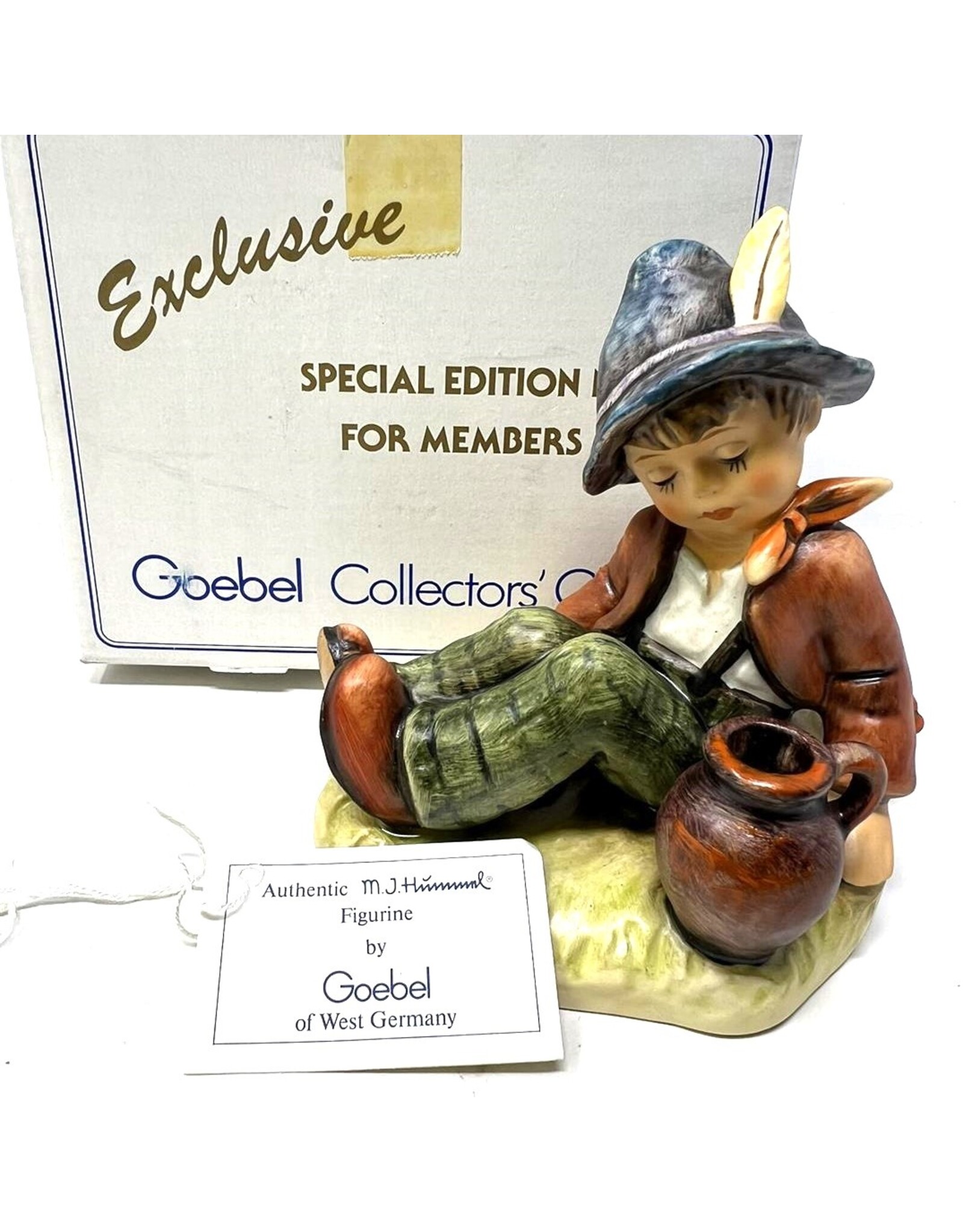 Hummel figurine - Coffee Break 409 1976 with box