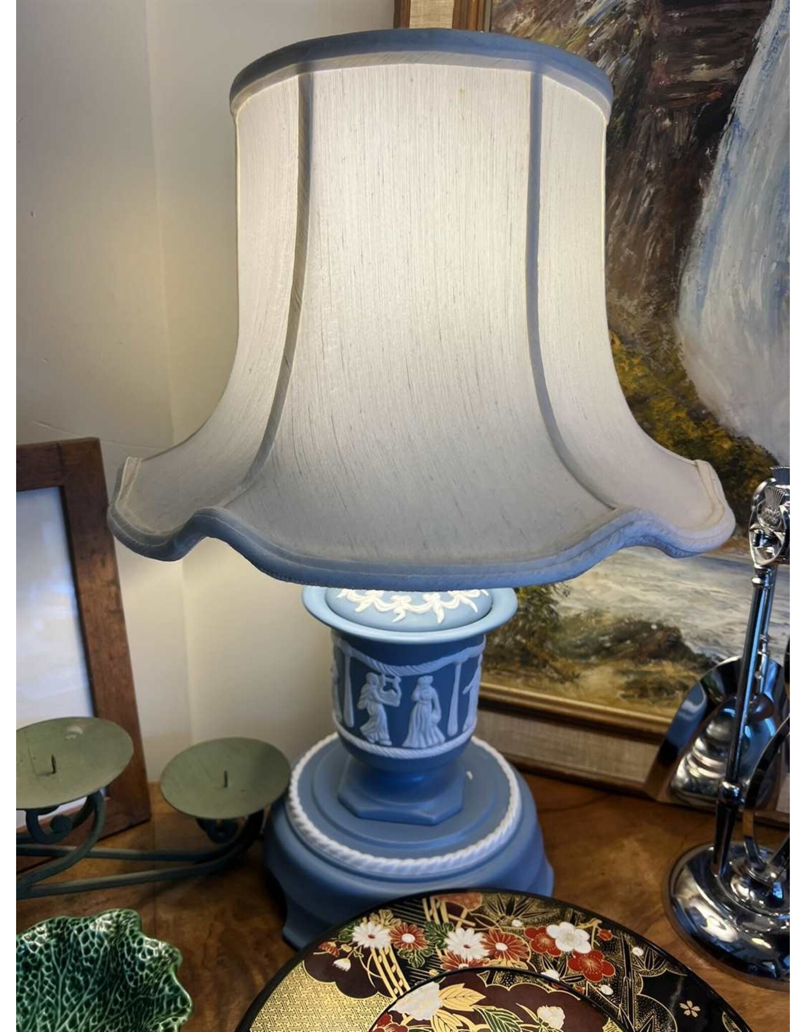 Lamp - Wedgwood-style painted table lamp