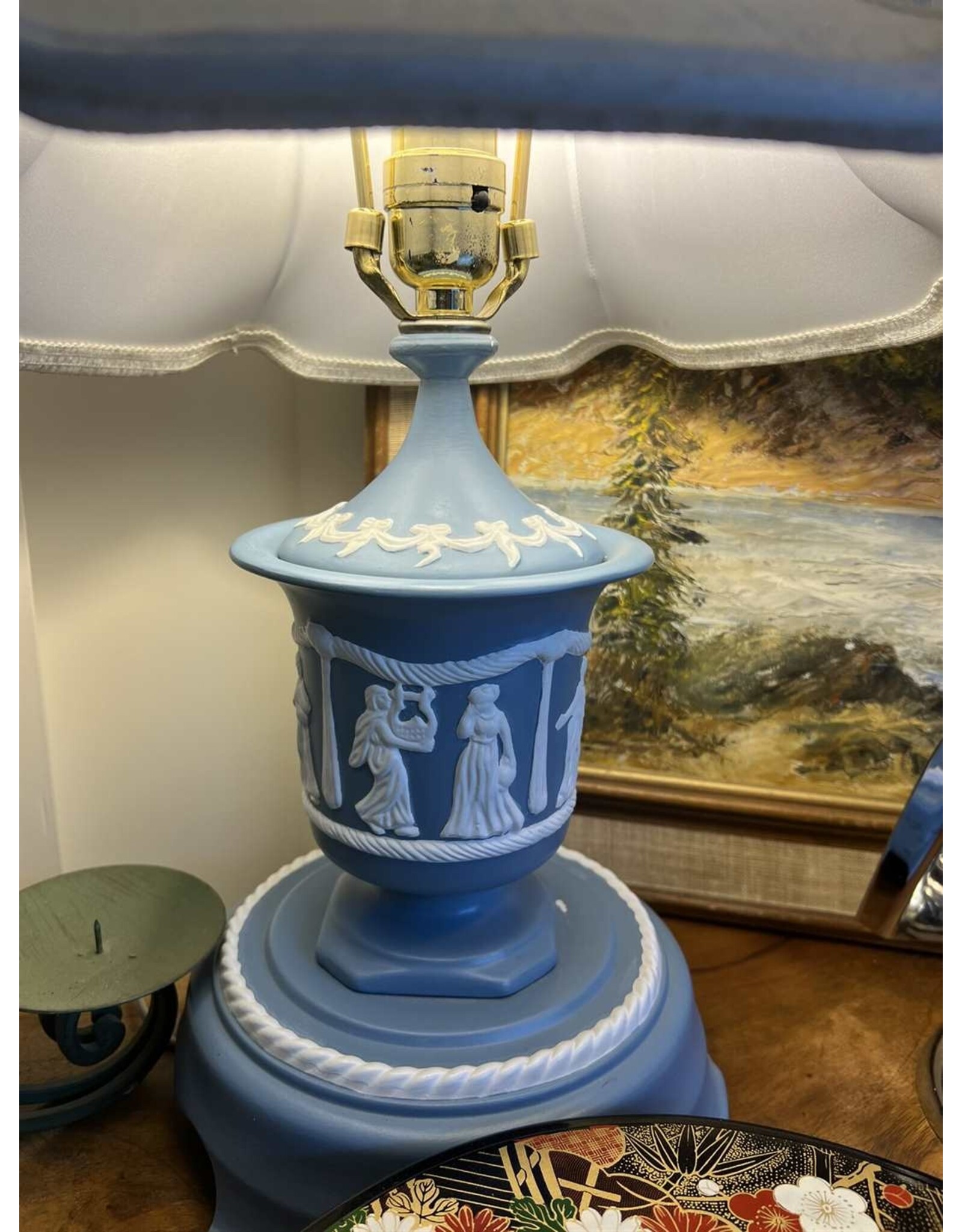 Lamp - Wedgwood-style painted table lamp