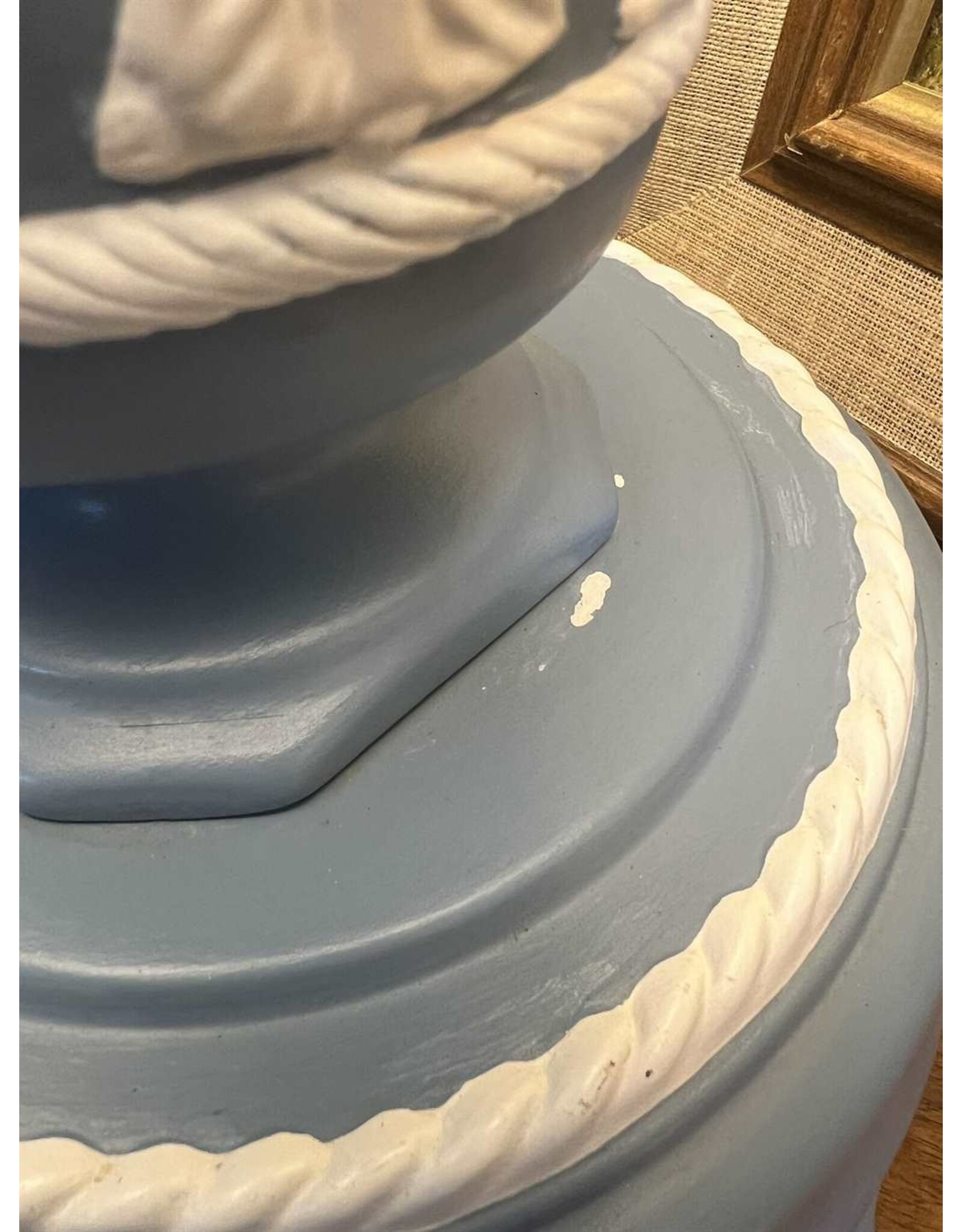 Lamp - Wedgwood-style painted table lamp