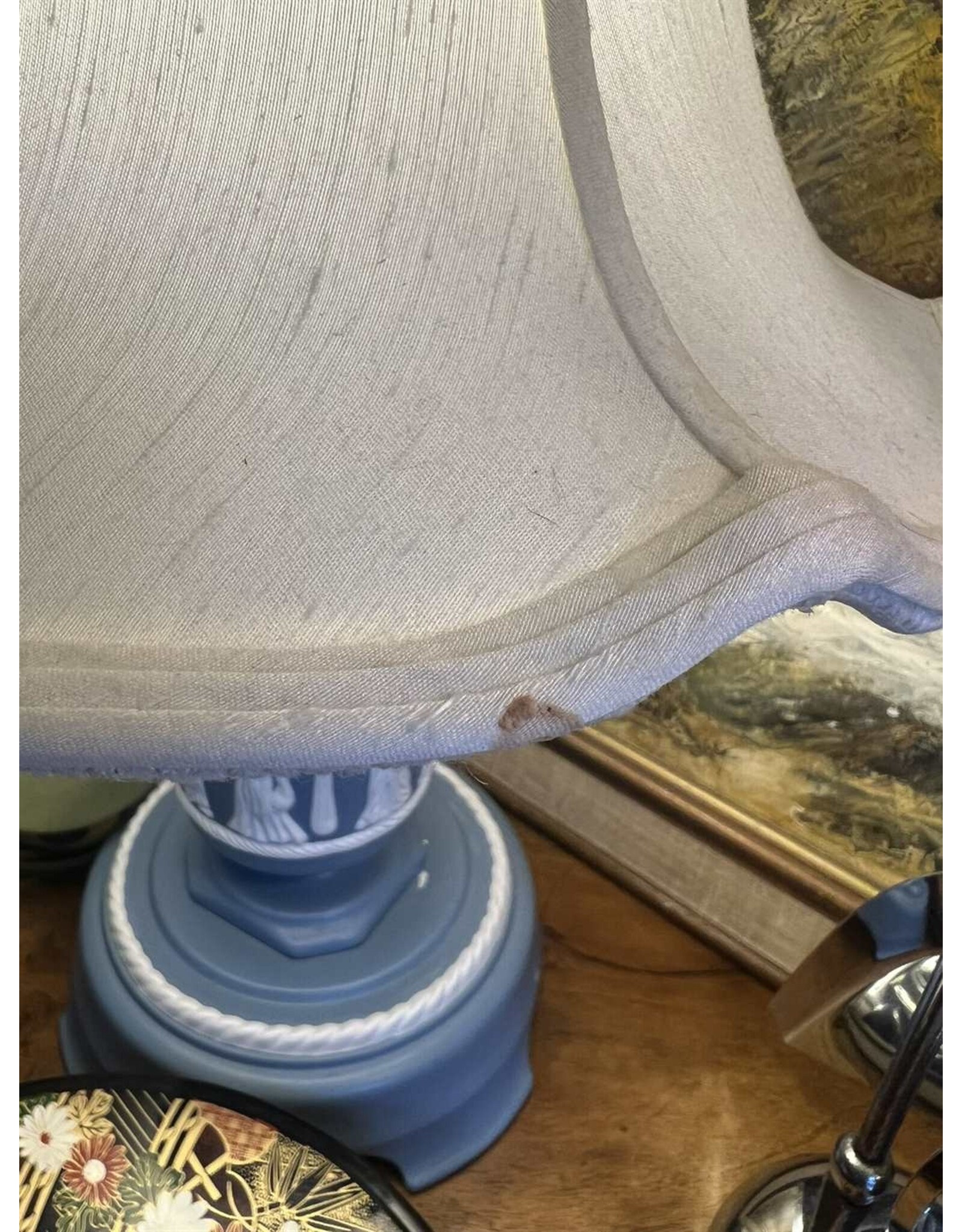 Lamp - Wedgwood-style painted table lamp