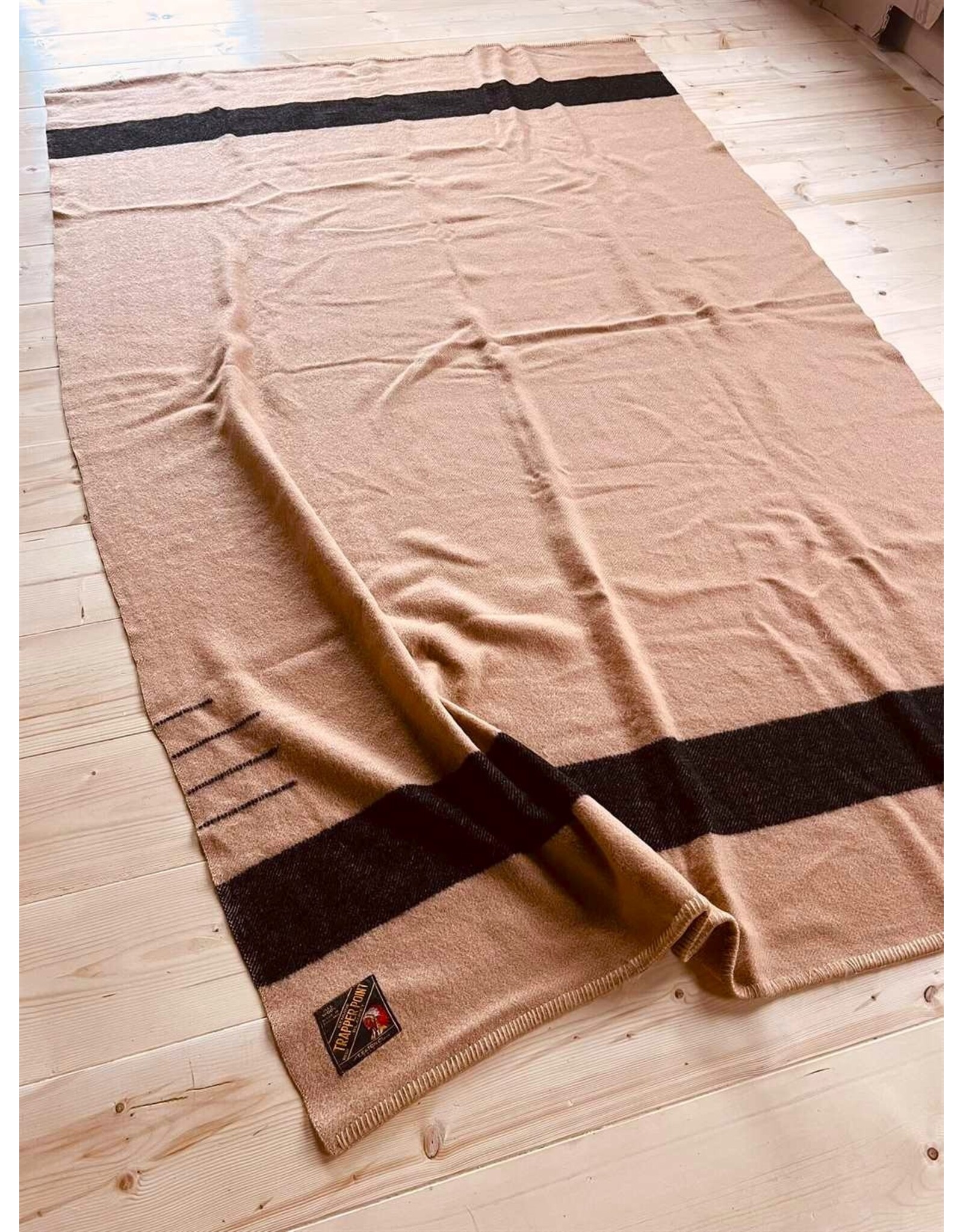 Blanket - Eaton's Trapper Point 3.5 wool camel black