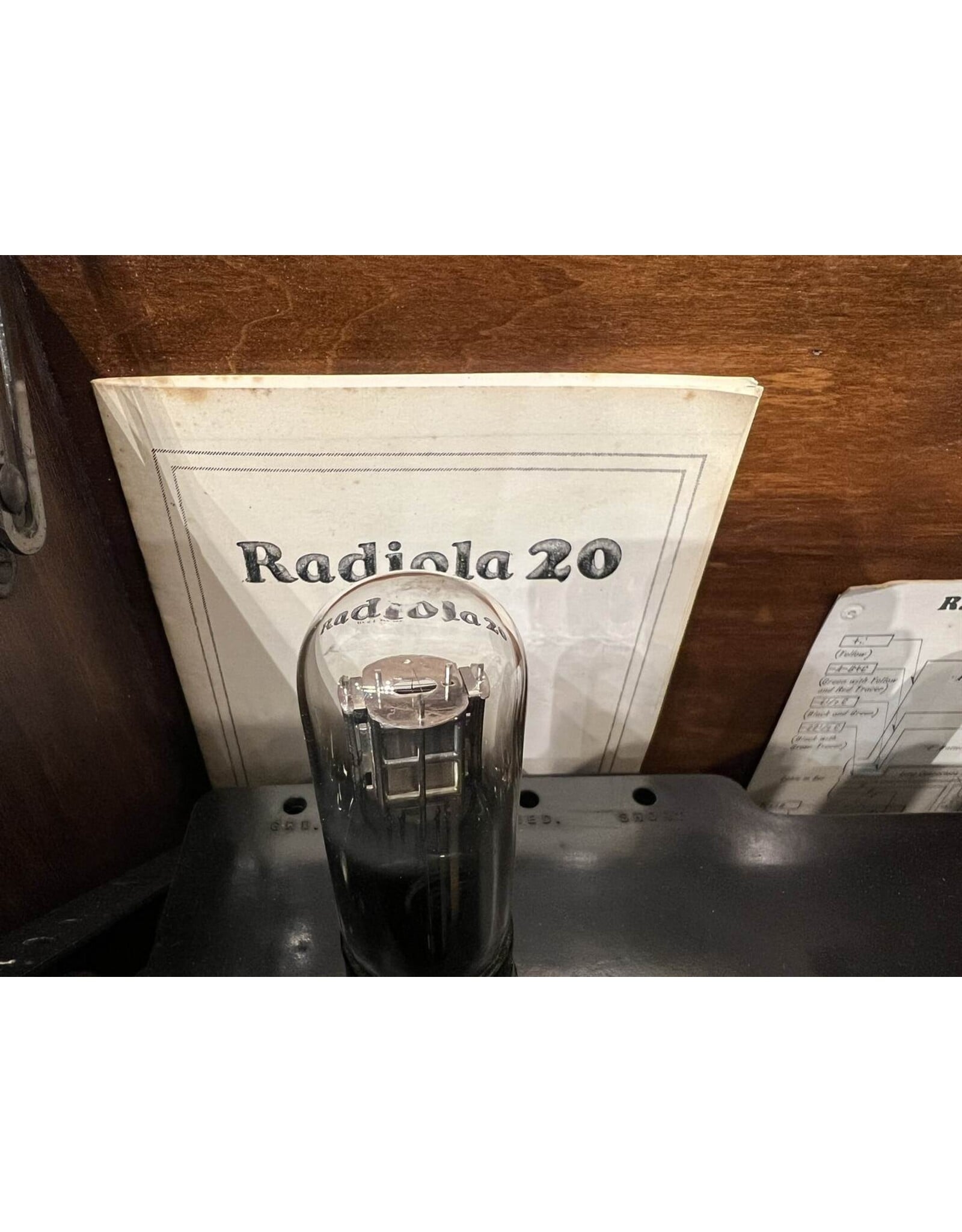 Radio - RCA Radiola 20 vacuum tube radio receiver