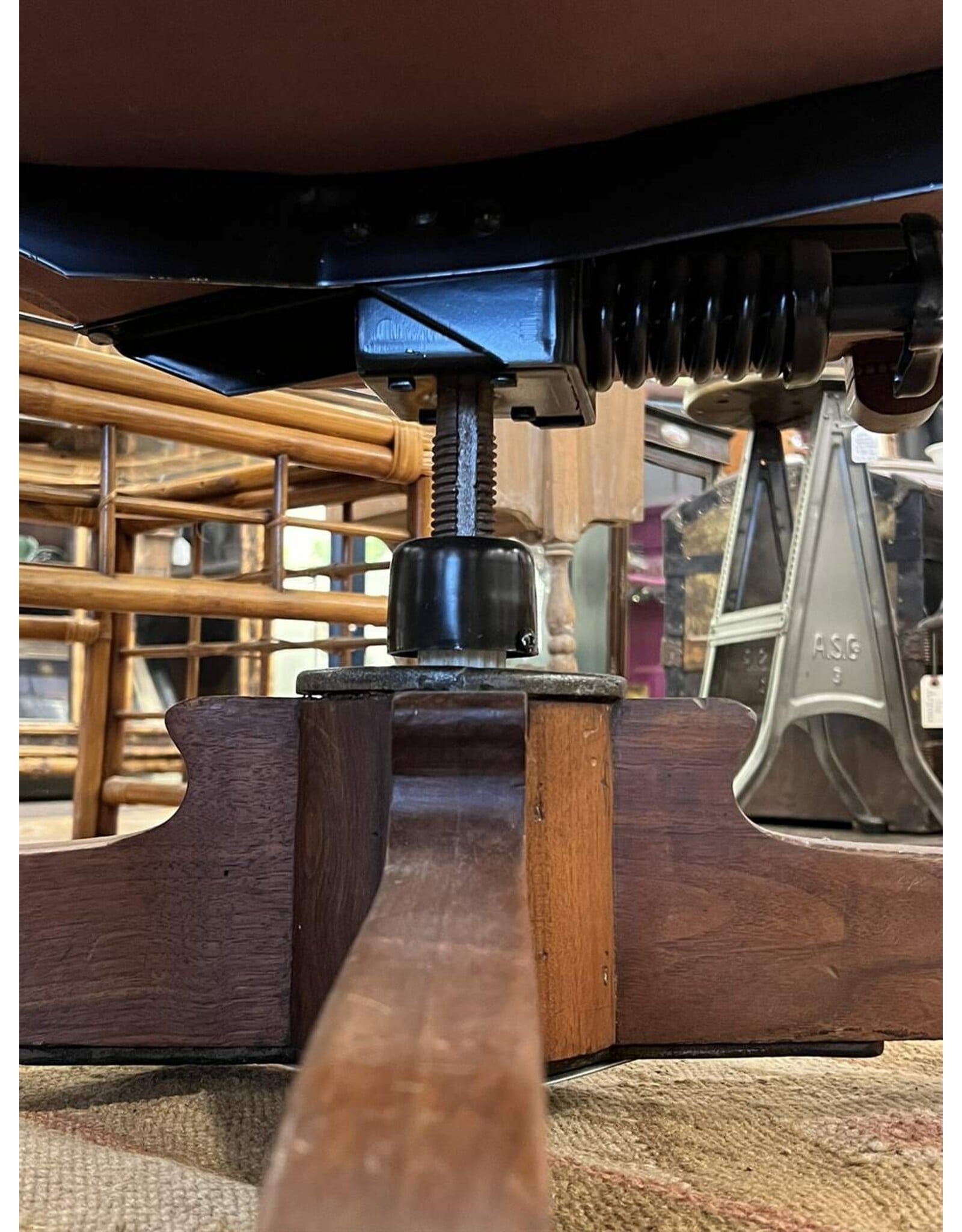Chair - fabulous leather swivel desk chair