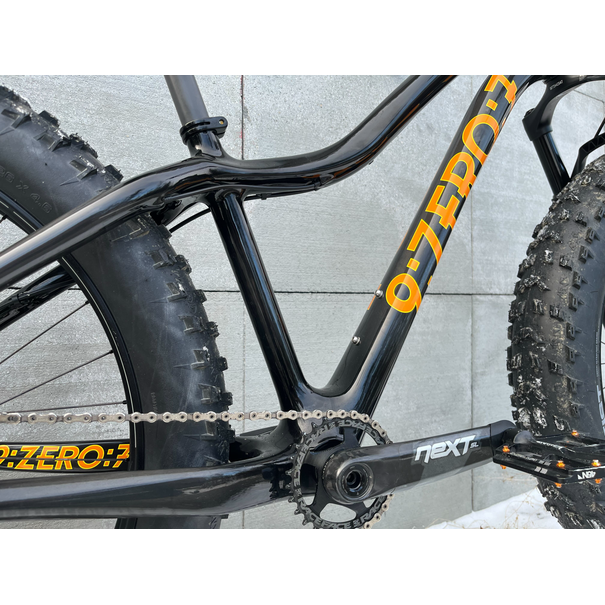 2017 907 Whiteout Orange XX1 Bluto Small