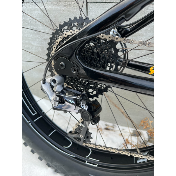 2017 907 Whiteout Orange XX1 Bluto Small