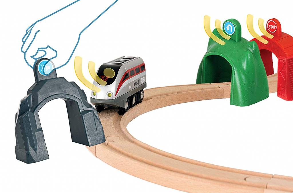 BRIO SMART TECH Engine with Action Tunnels SET