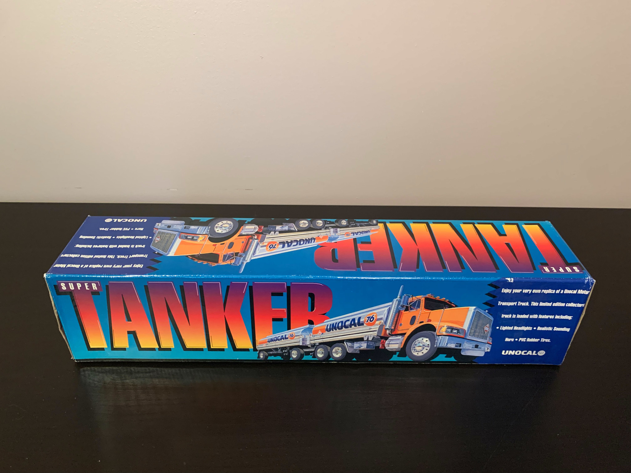 UNOCAL 76 SUPER TANKER Lights & Sound Transport Truck Plastic AdGap Group 1995
