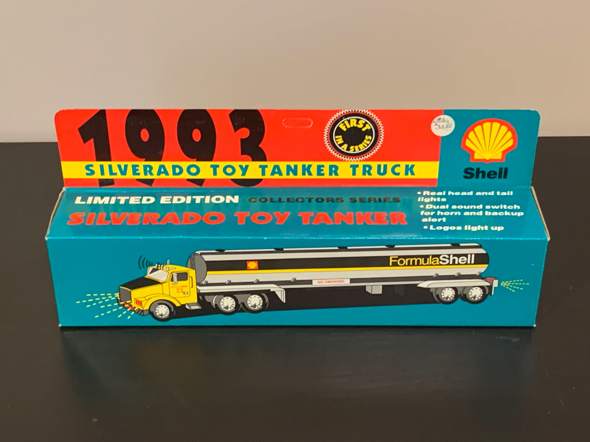 HESS 1993 Shell Silverado Tanker, lights work, no sound