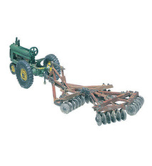 Woodland Scenics HO Disc & Tractor kit, 1938-46