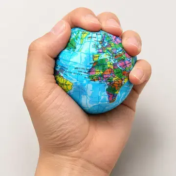 Faire World Globe Squeezer