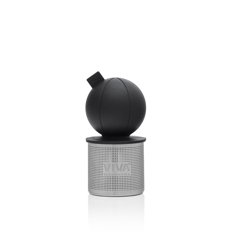 Floating tea strainer
