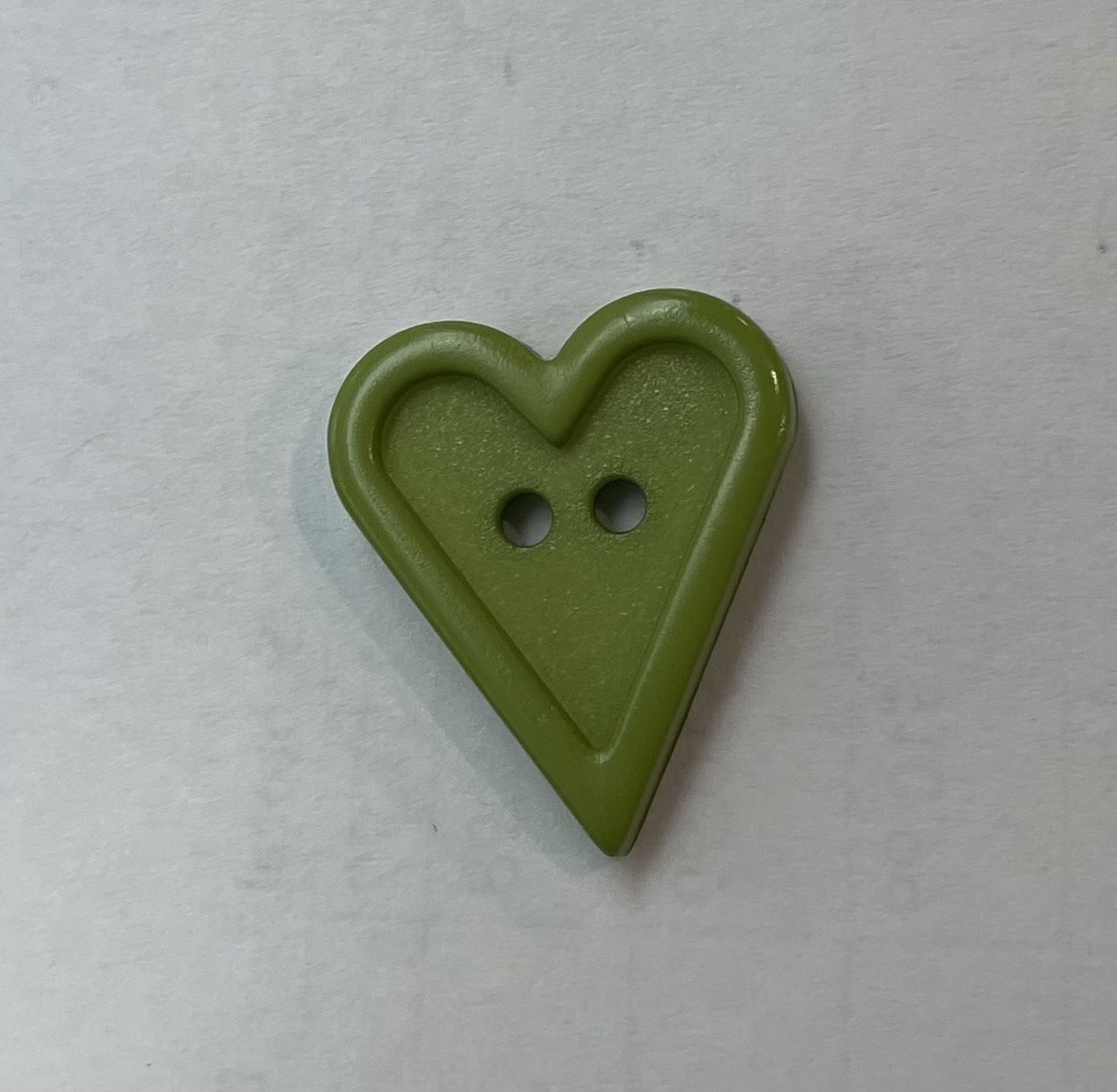 Dill Buttons 250941 Green Heart button 20 mm