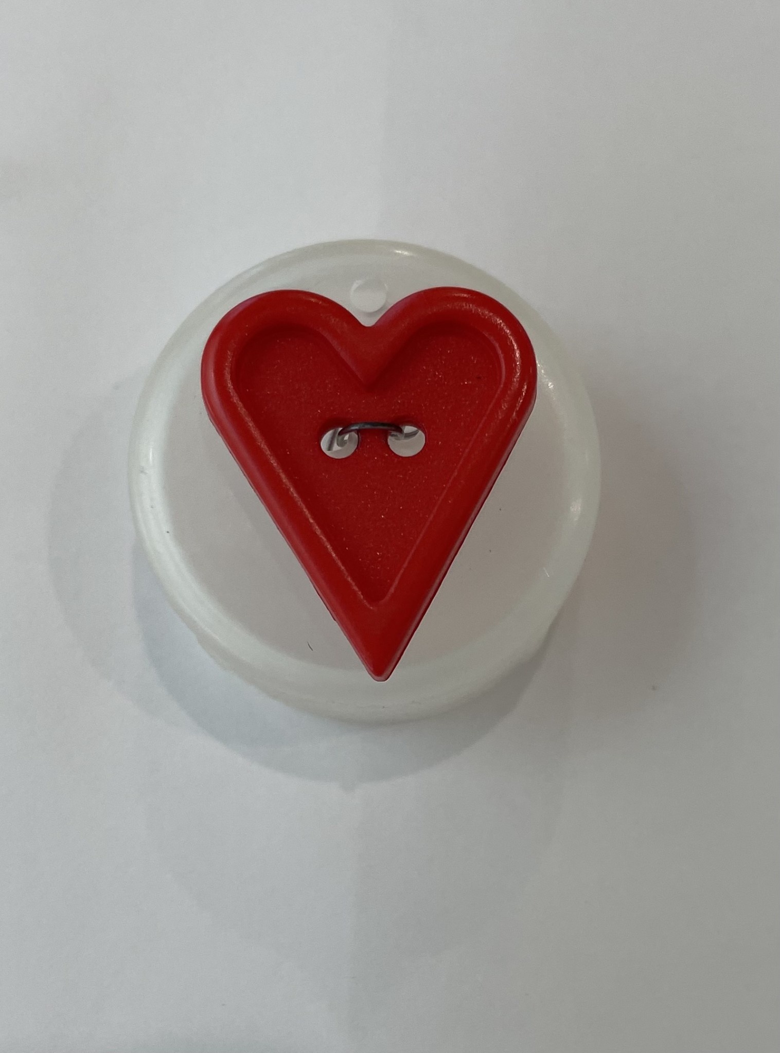 Dill Buttons 250944 Red Heart Button 20 mm