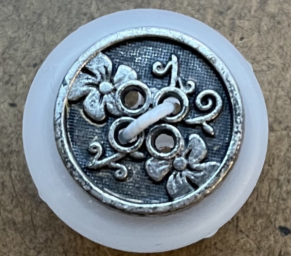 2999Z Silver Flowers & Stems Button 15 mm