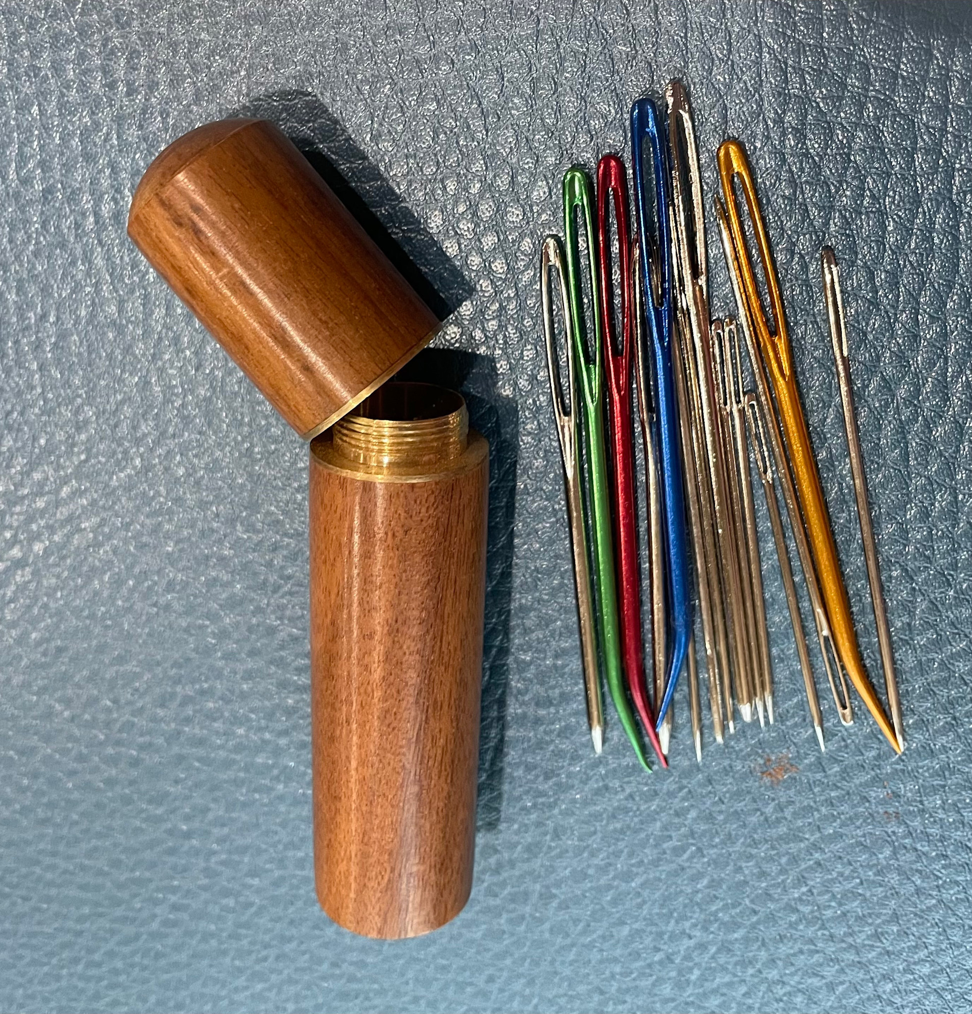 heartstrings Wood case with 3 Bent Tip Tapestry Needles