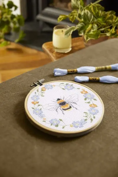 DMC DMC Cross Stitch Kit QUEEN BEE