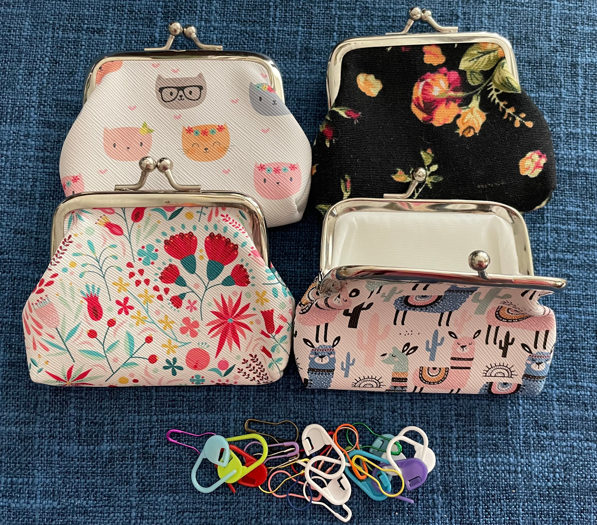 heartstrings 25 Locking Stitch Markers in Cute Kiss Lock Purse