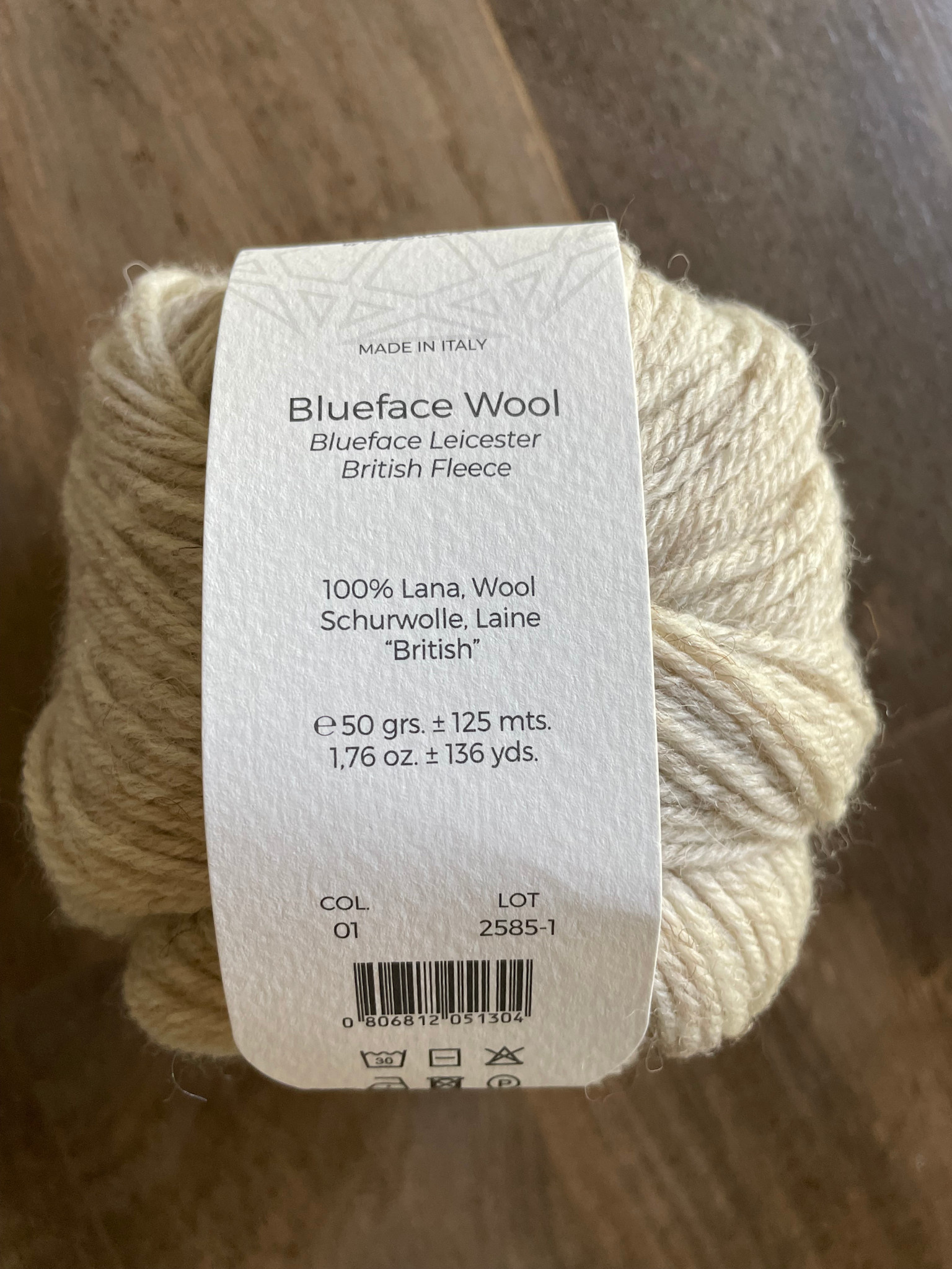 LAINES DU NORD H Couture Blueface Wool 1 ECRU