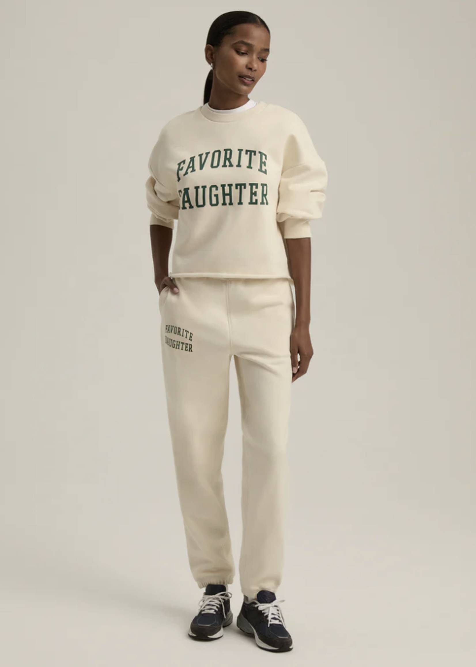FAVORITE DAUGHTER FAVORITE DAUGHTER CROPPED COLLEGIATE SWEATSHIRT