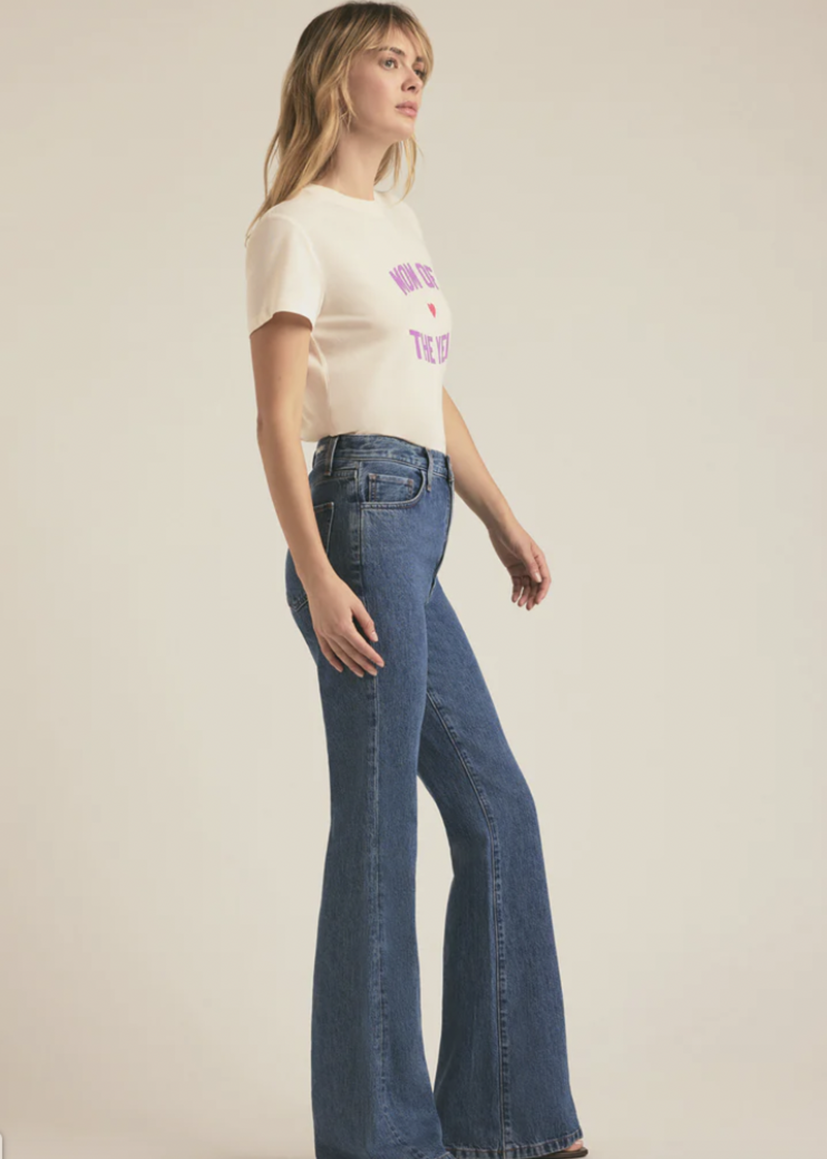 FAVORITE DAUGHTER FAVORITE DAUGHTER MOM OF THE YEAR TEE