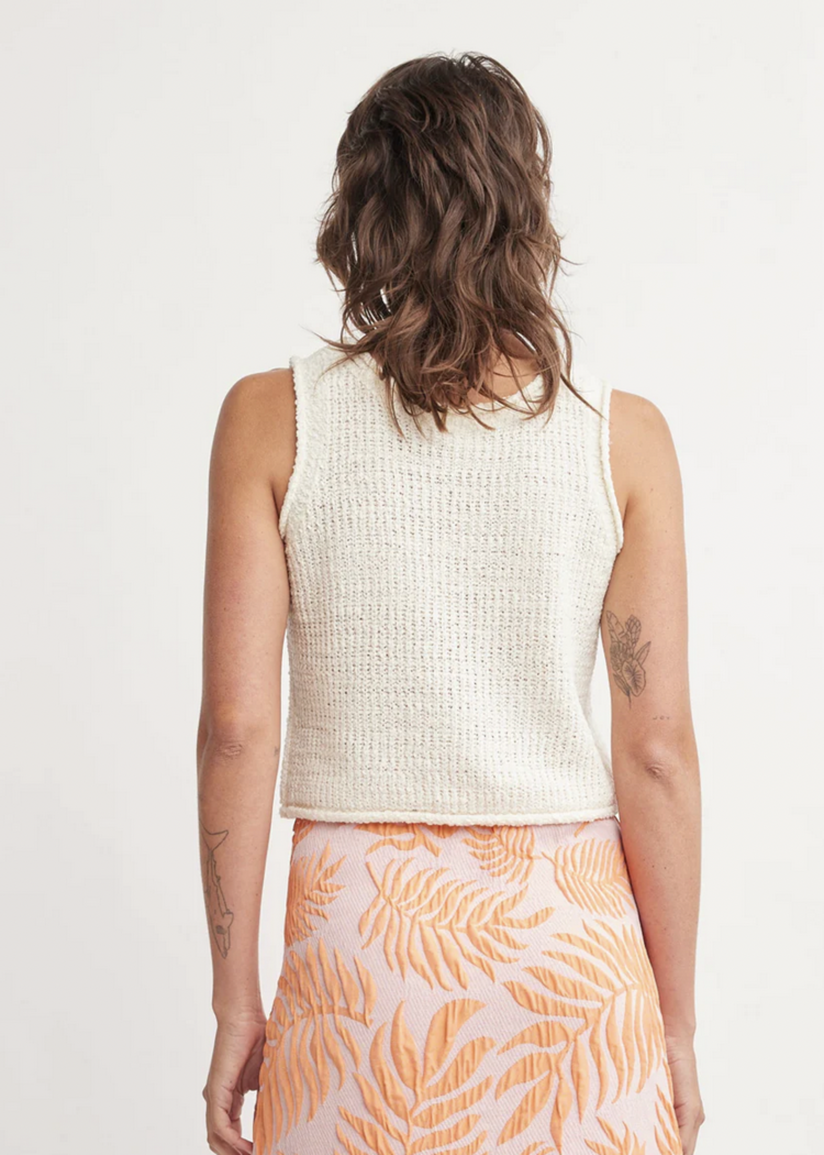 SELF CONTRAST SELF CONTRAST MILES TANK