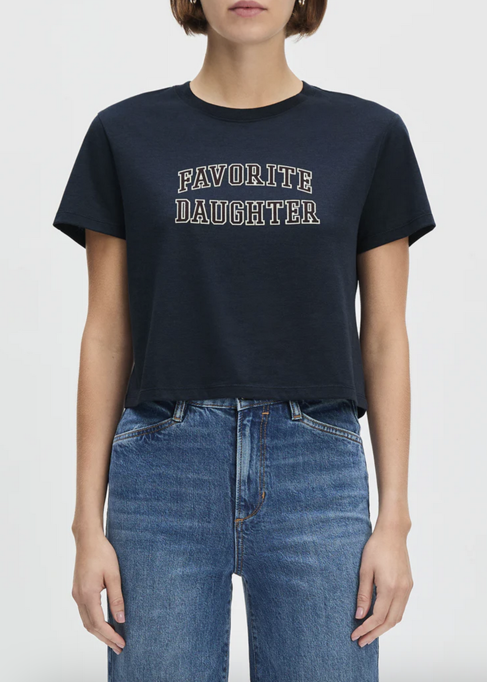 FAVORITE DAUGHTER FAVORITE DAUGHTER CROPPED COLLEGIATE TEE