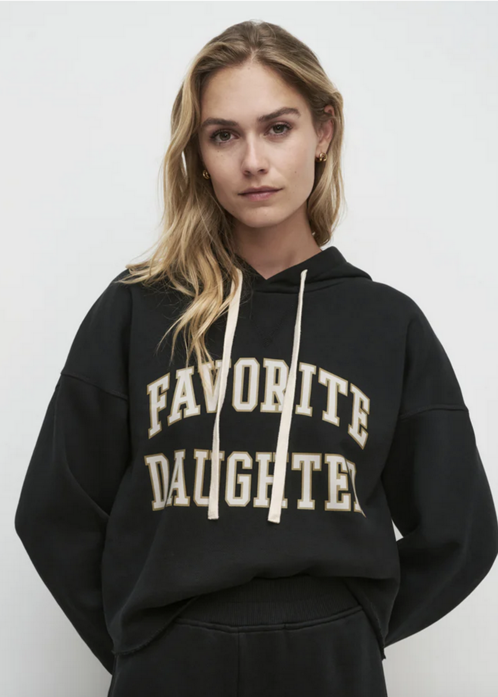 FAVORITE DAUGHTER FAVORITE DAUGHTER THE CROPPPED COLLEGIATE HOODIE