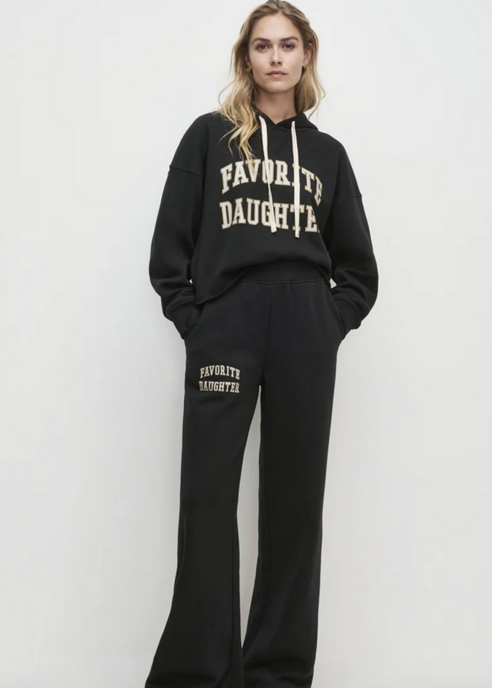 FAVORITE DAUGHTER FAVORITE DAUGHTER THE CROPPPED COLLEGIATE HOODIE