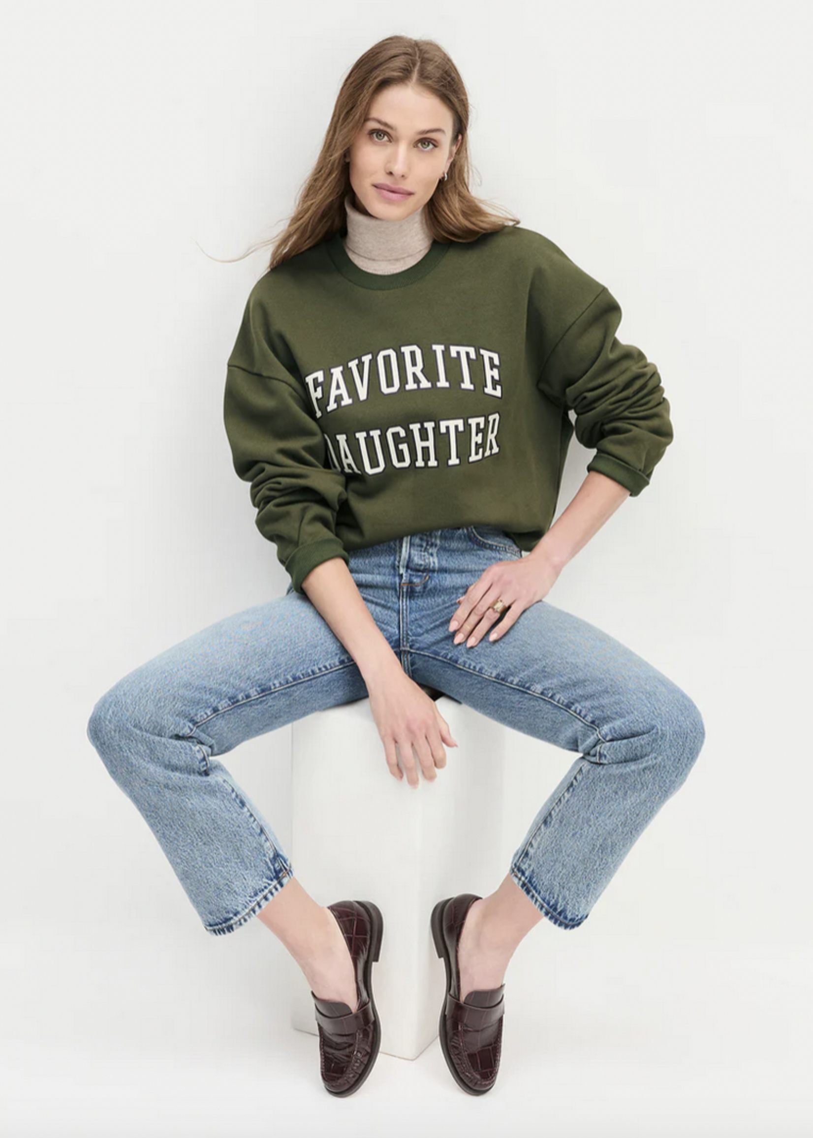FAVORITE DAUGHTER CROPPED COLLEGIATE SWEATSHIRT