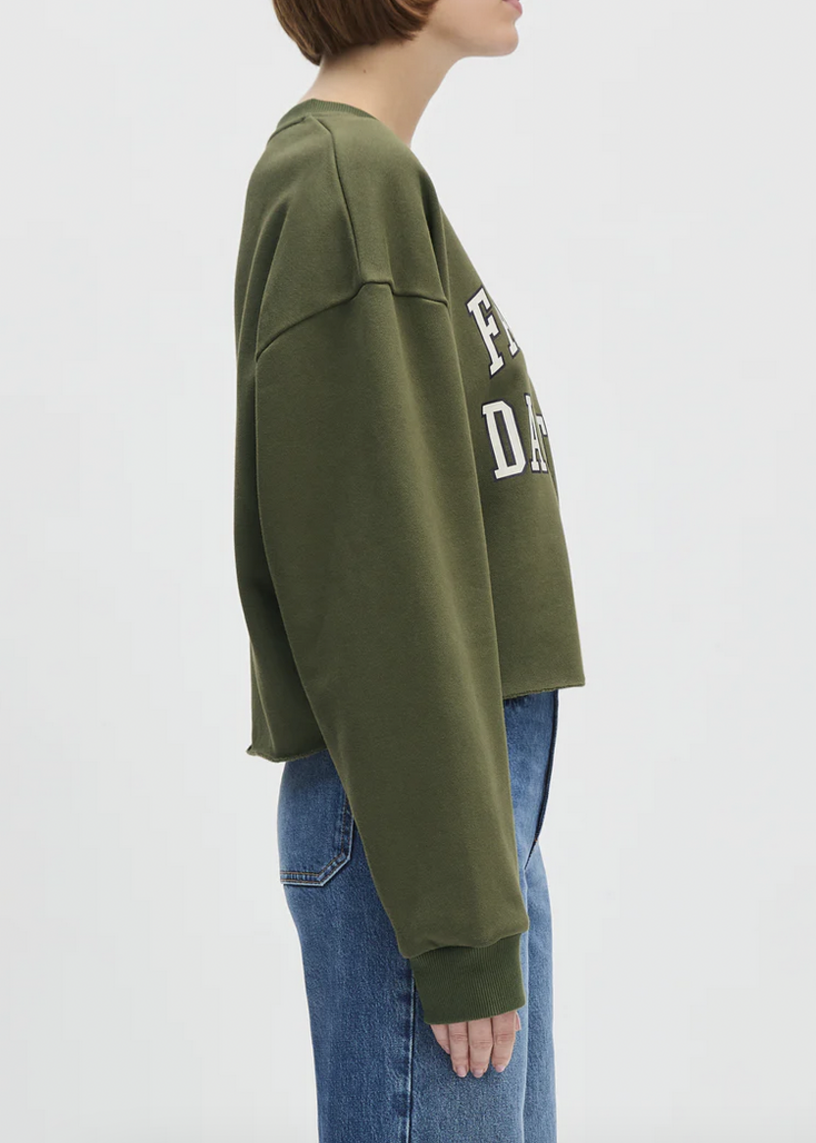 FAVORITE DAUGHTER CROPPED COLLEGIATE SWEATSHIRT