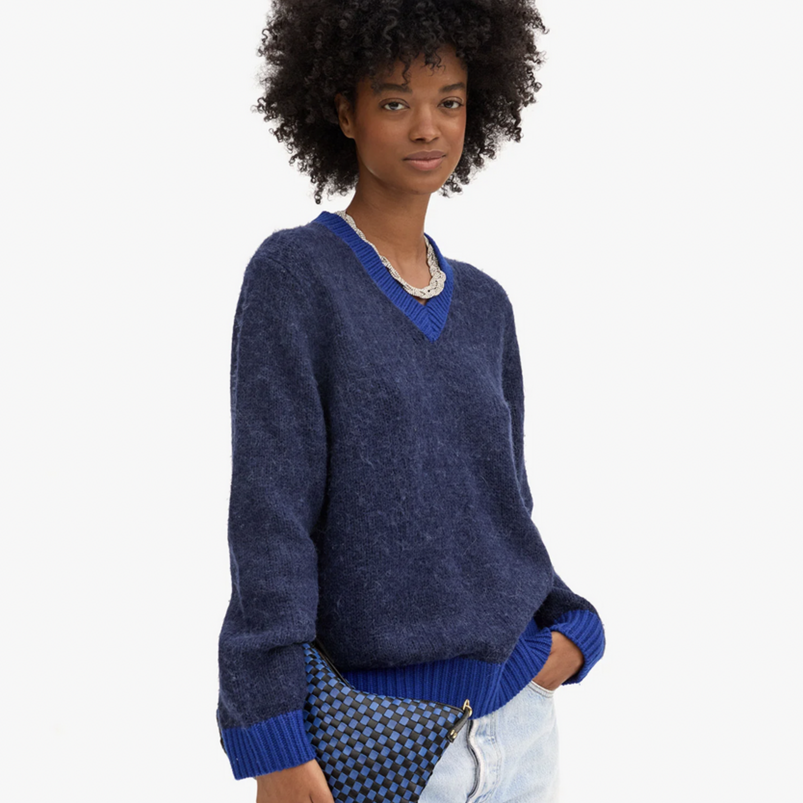 CLARE V. CLARE V. PETITE MOYEN