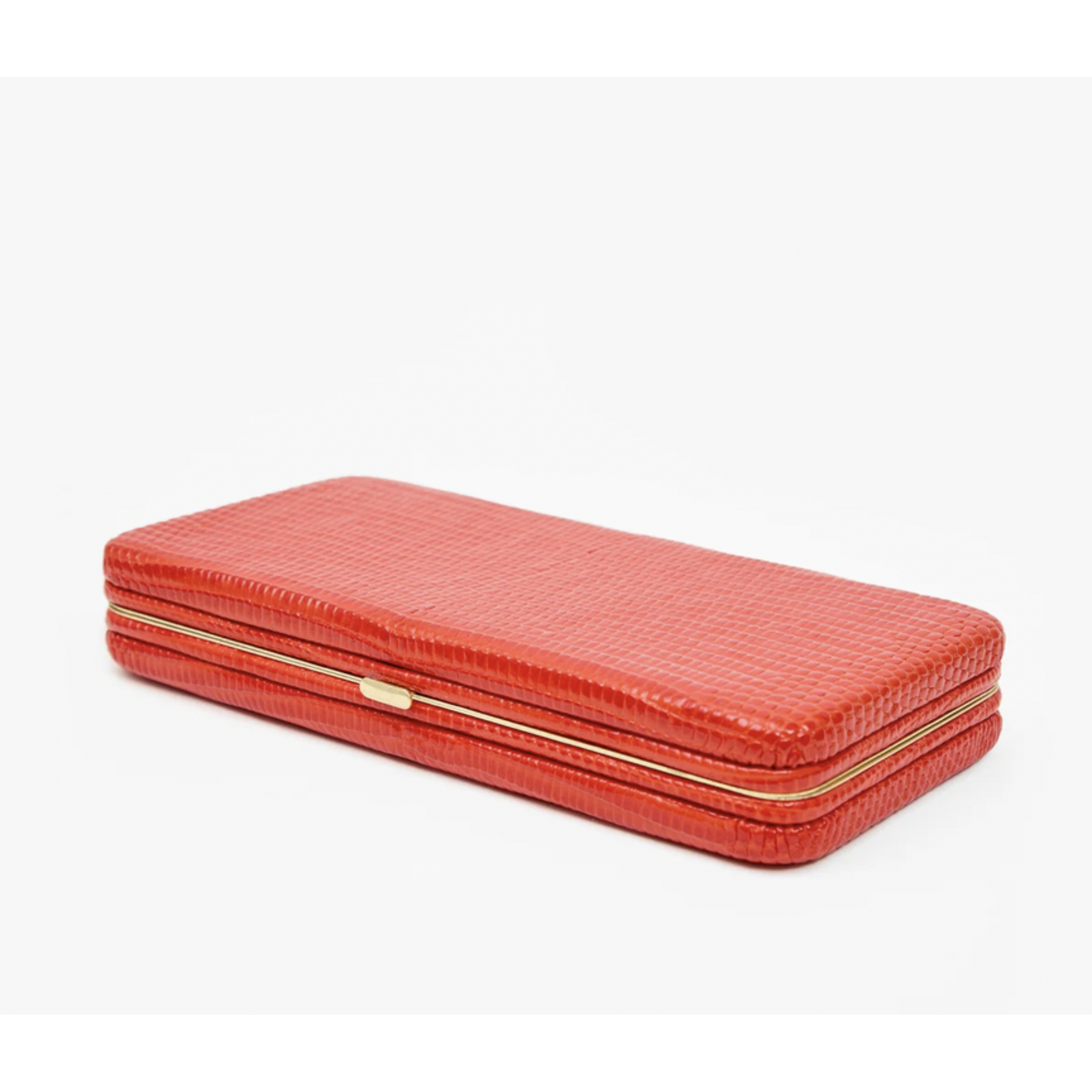 CLARE V. CLARE V. LE TABAC
