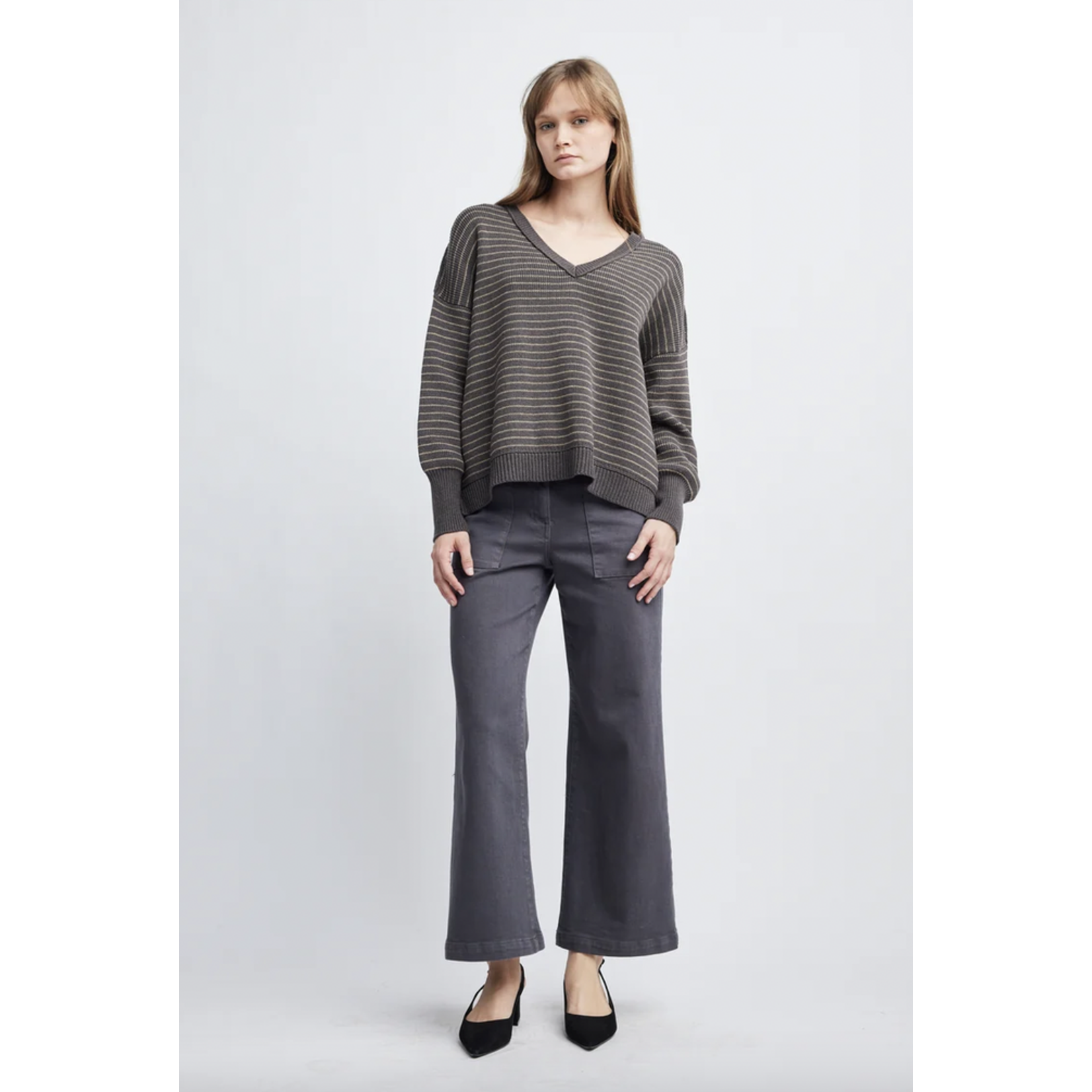 SELF CONTRAST SELF CONTRAST DAISY V-NECK OVERSIZED SWEATER