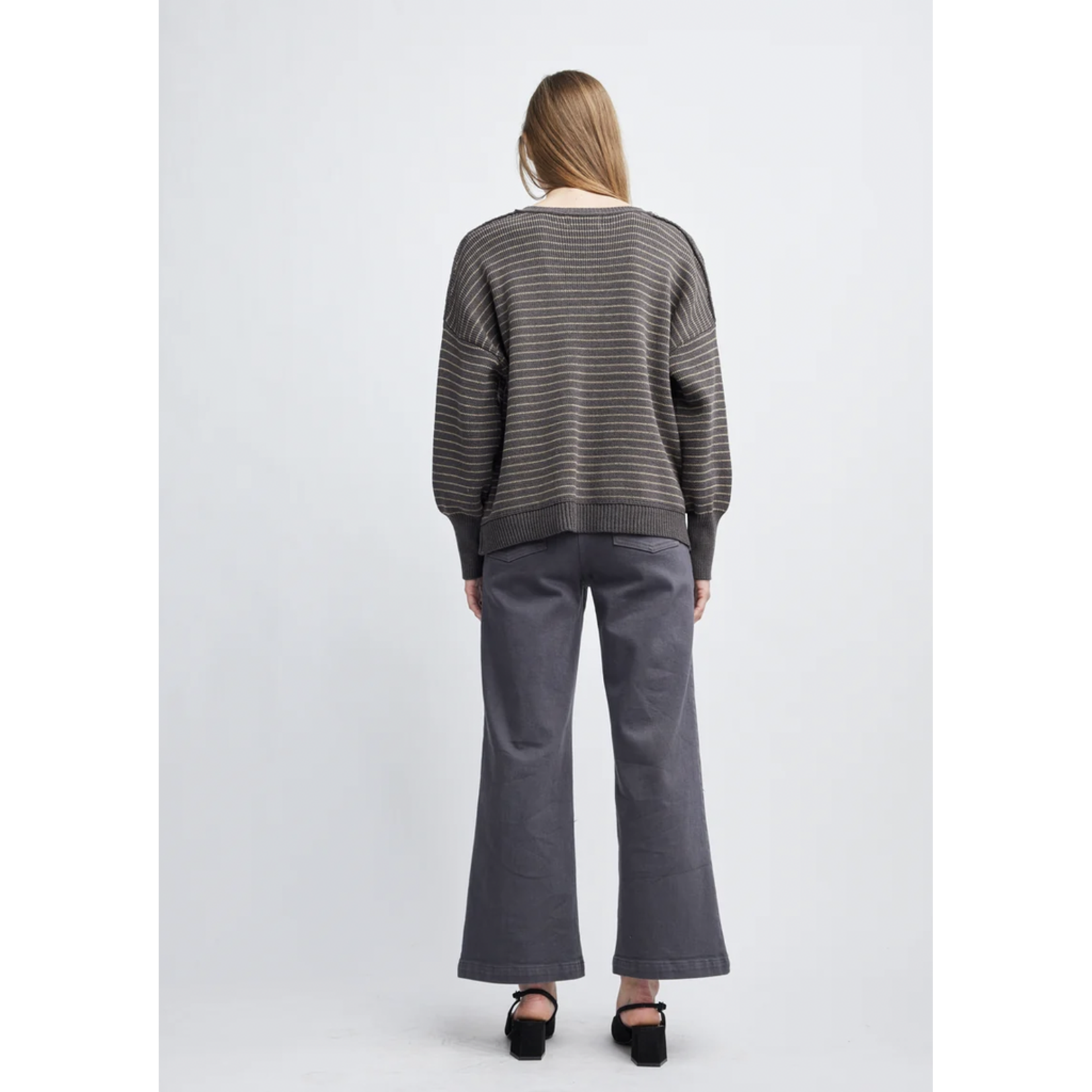 SELF CONTRAST SELF CONTRAST DAISY V-NECK OVERSIZED SWEATER