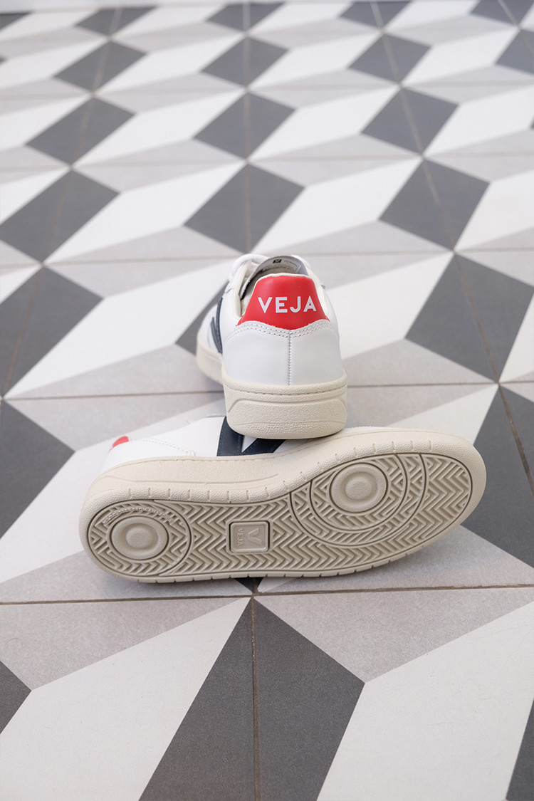 veja volley canvas sneaker in nautico pekin
