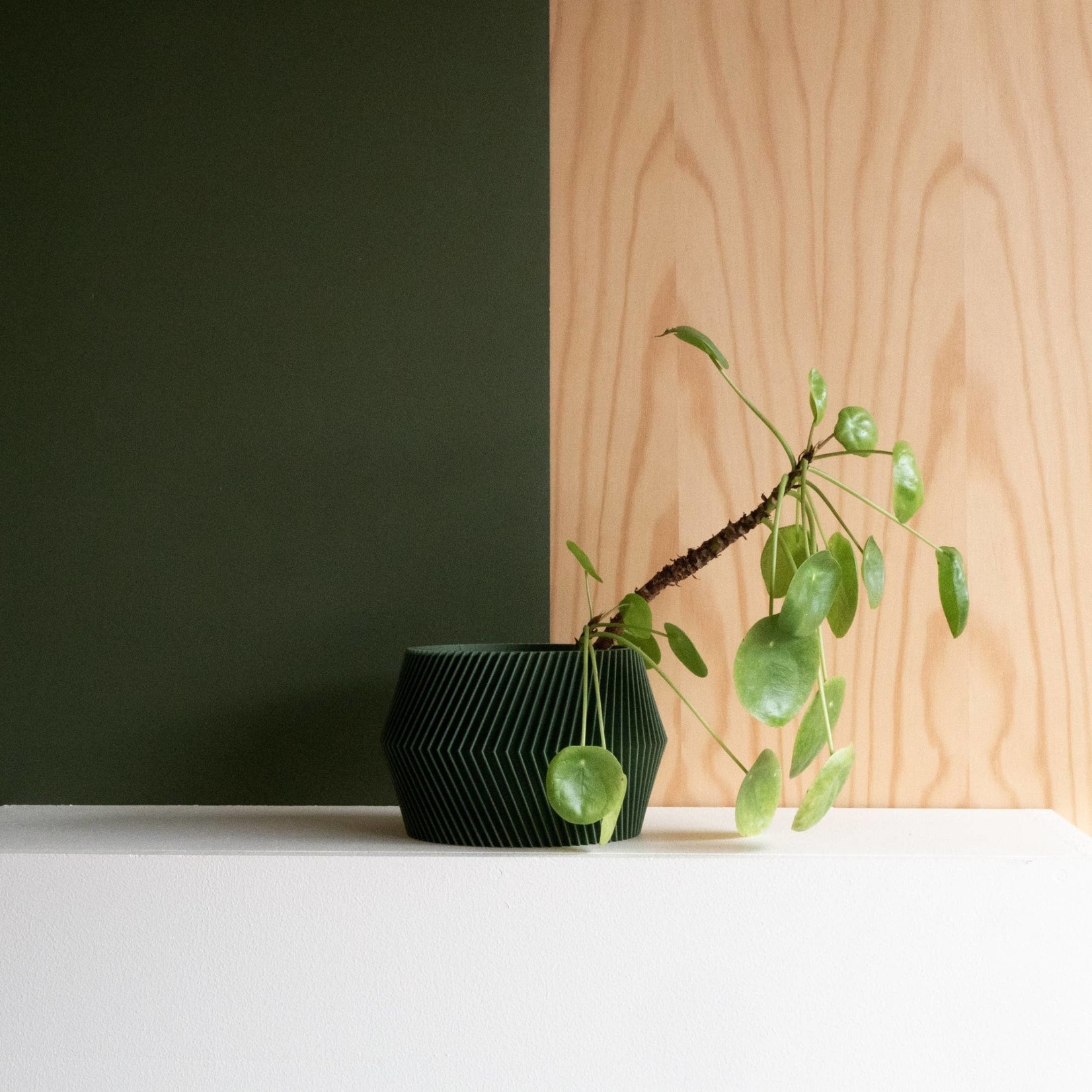 Minimum Design Minimum Design Dissipat Indoor Planter Green Medium