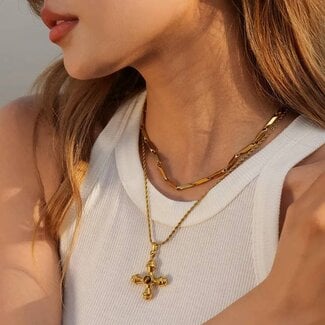 Olivia Le Adalena Cross Pendant Chain Necklace