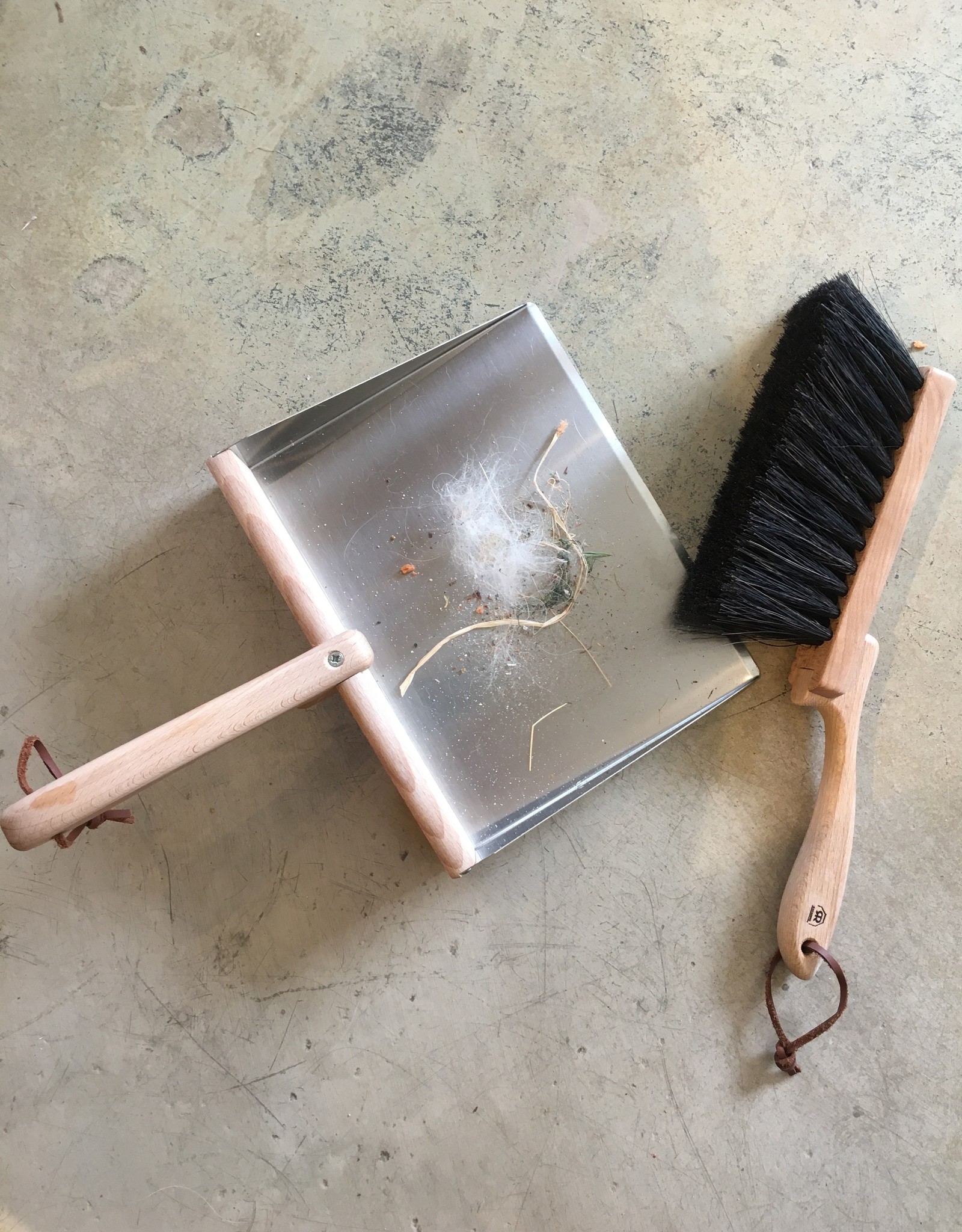 Redecker table de balayer set hand brush dust pan thermo bois Redecker table de balayer set hand brush dust pan thermo bois