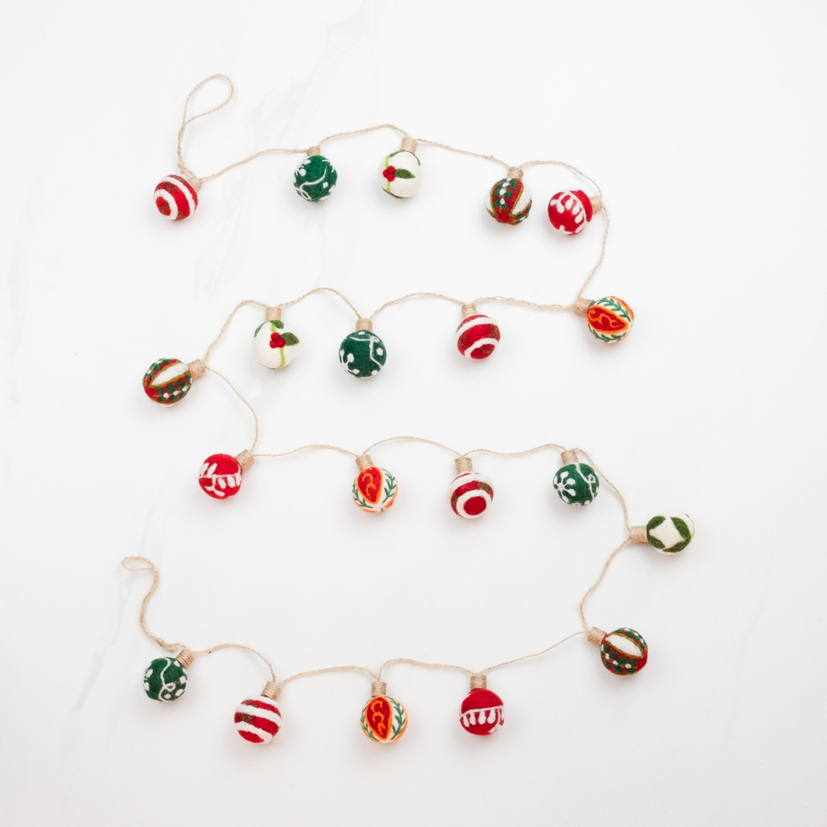 The Winding Road Vintage Christmas Ball Garland