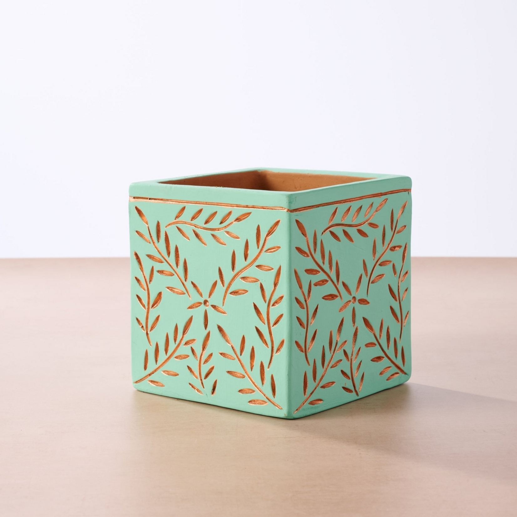 Tila Terracotta Debossed Leaf Planter