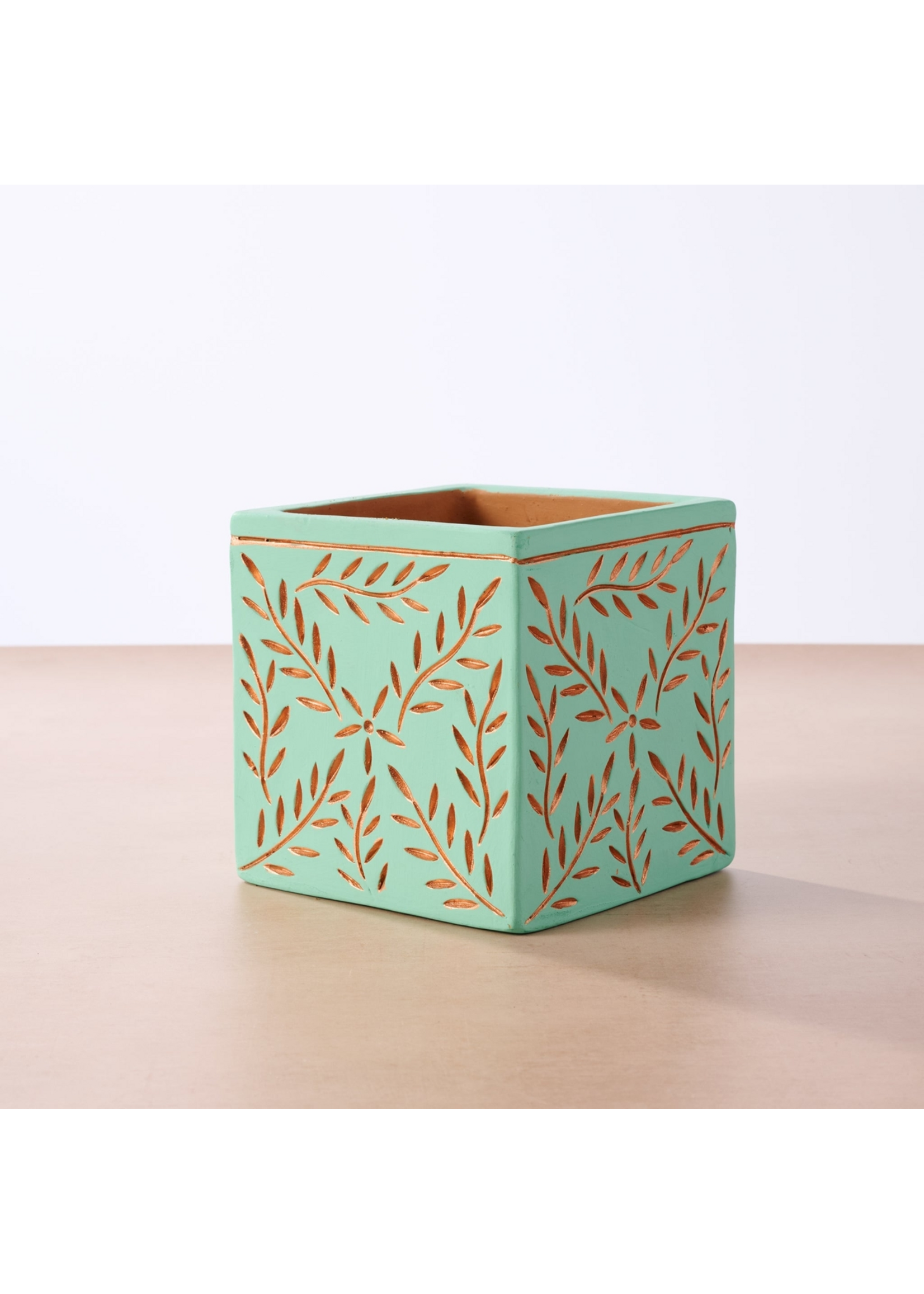 Tila Terracotta Debossed Leaf Planter