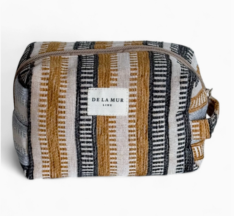 DE LA MUR LINE Squared Makeup Bag