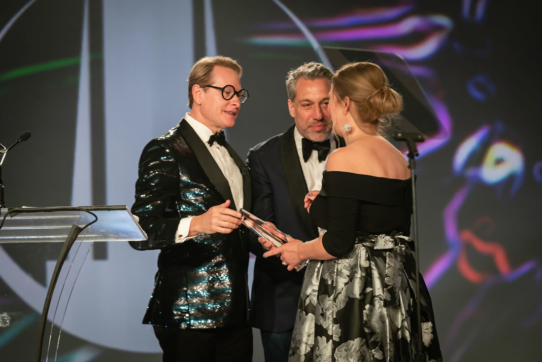 Carson Kressley and Thom Felicia present award to Debra Campbell of Fleurish Home