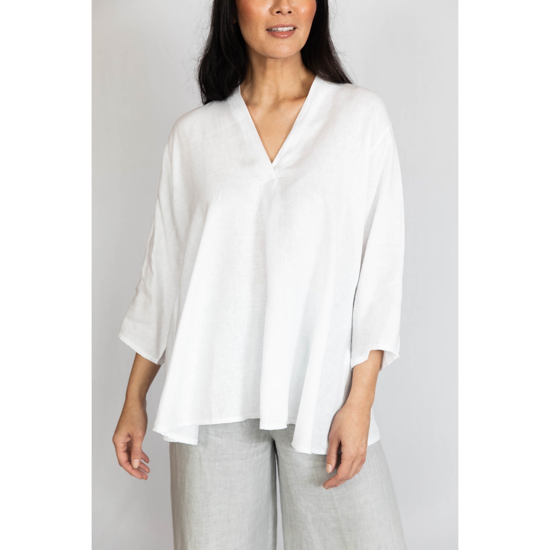 Cobblestone Living Gina - V-Neck Linen: White One Size