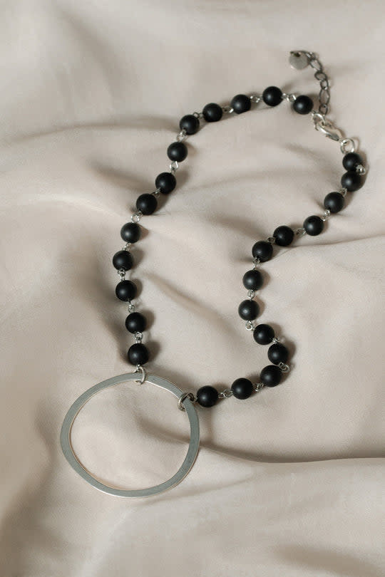 Cobblestone Living Onyx/Silver Selena Circle Beaded Necklace