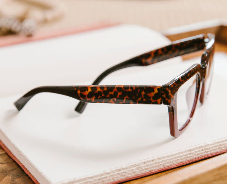 Peepers Leopard Tortoise/Red Take a Bow Blue Light Reading Glasses