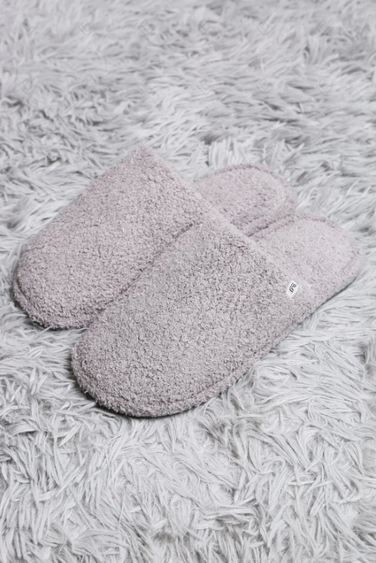 Jasmine Trading Corp. Gray Solid Color Slipper